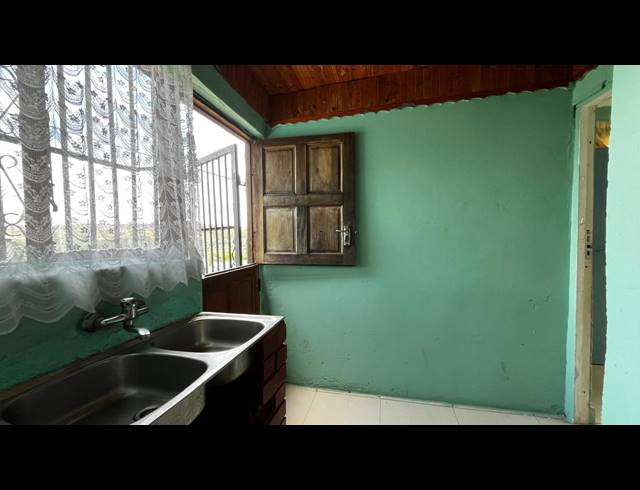 5 BEDROOM HOUSE FOR SALE IN UMLAZI BB